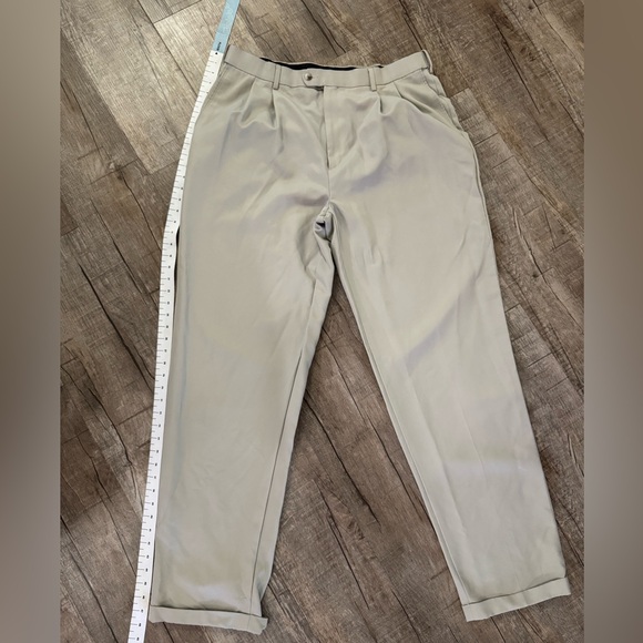 Men’s Roundtree & Yorke Light Khaki Dress Pants 38x36 Cuffed Easy Care - Picture 3 of 7